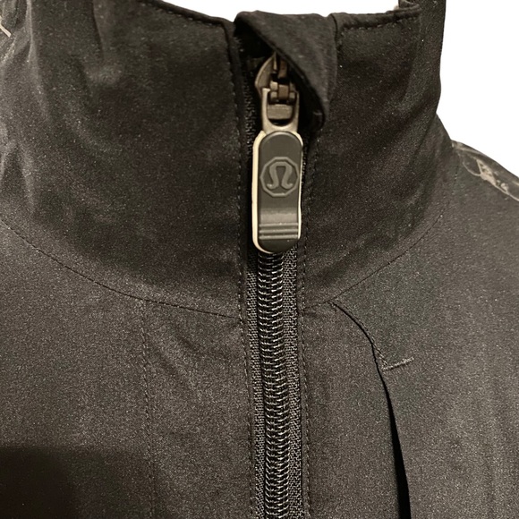 Lululemon Lightweight Water Resistant Jacket - Picture 5 of 16